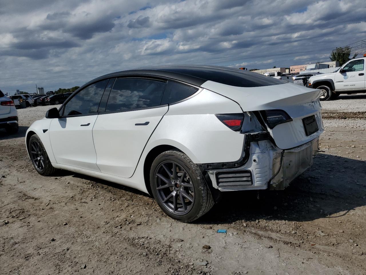 2023 TESLA MODEL 3 - Фото 2