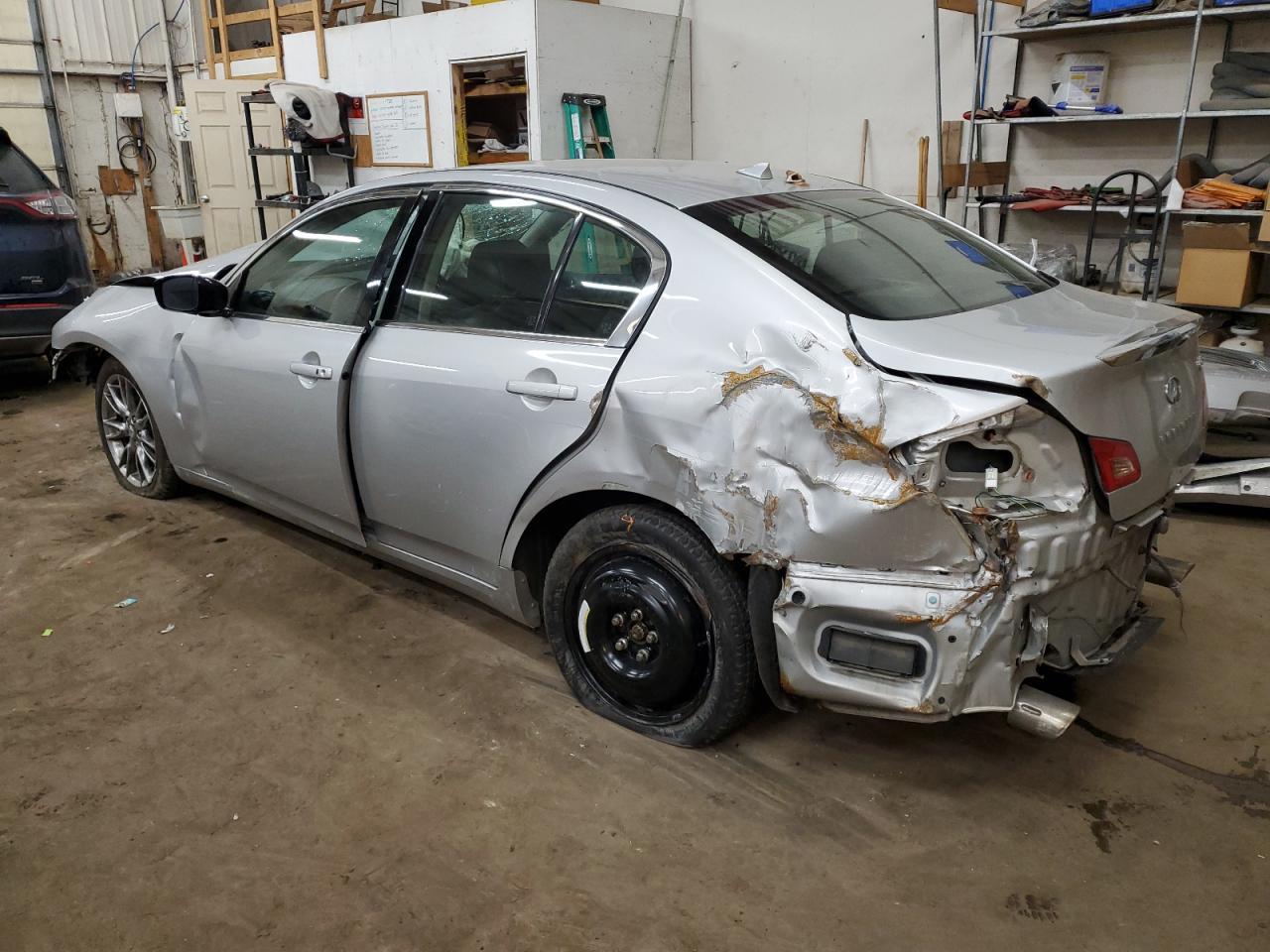 2011 INFINITI G37 - Фото 2