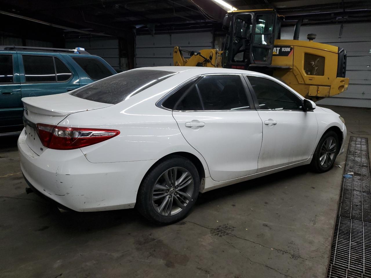 2015 TOYOTA CAMRY LE - Image 3