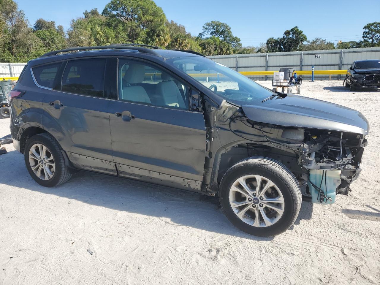 2017 FORD ESCAPE SE - Фото 4