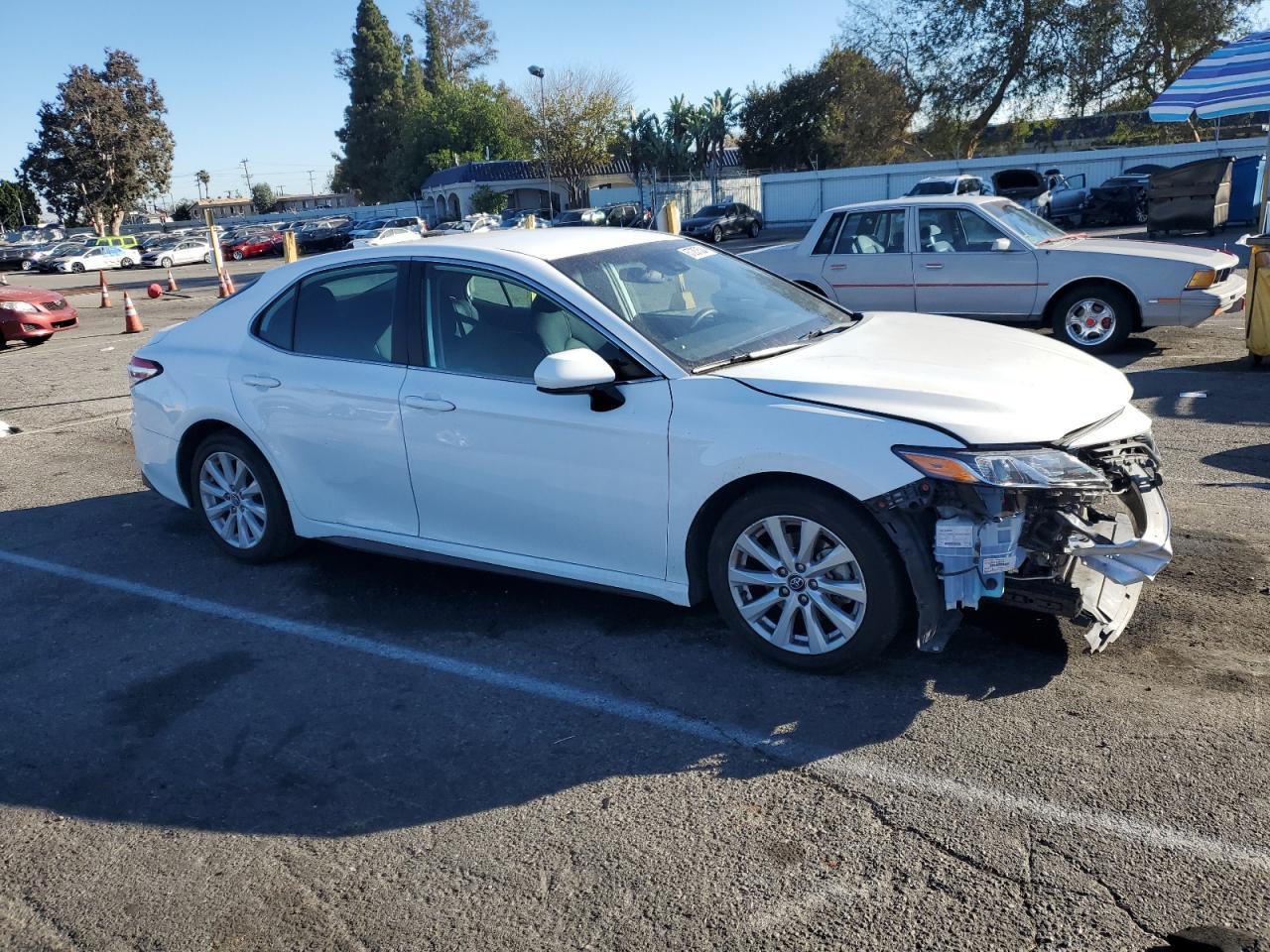 2020 TOYOTA CAMRY LE - Фото 4