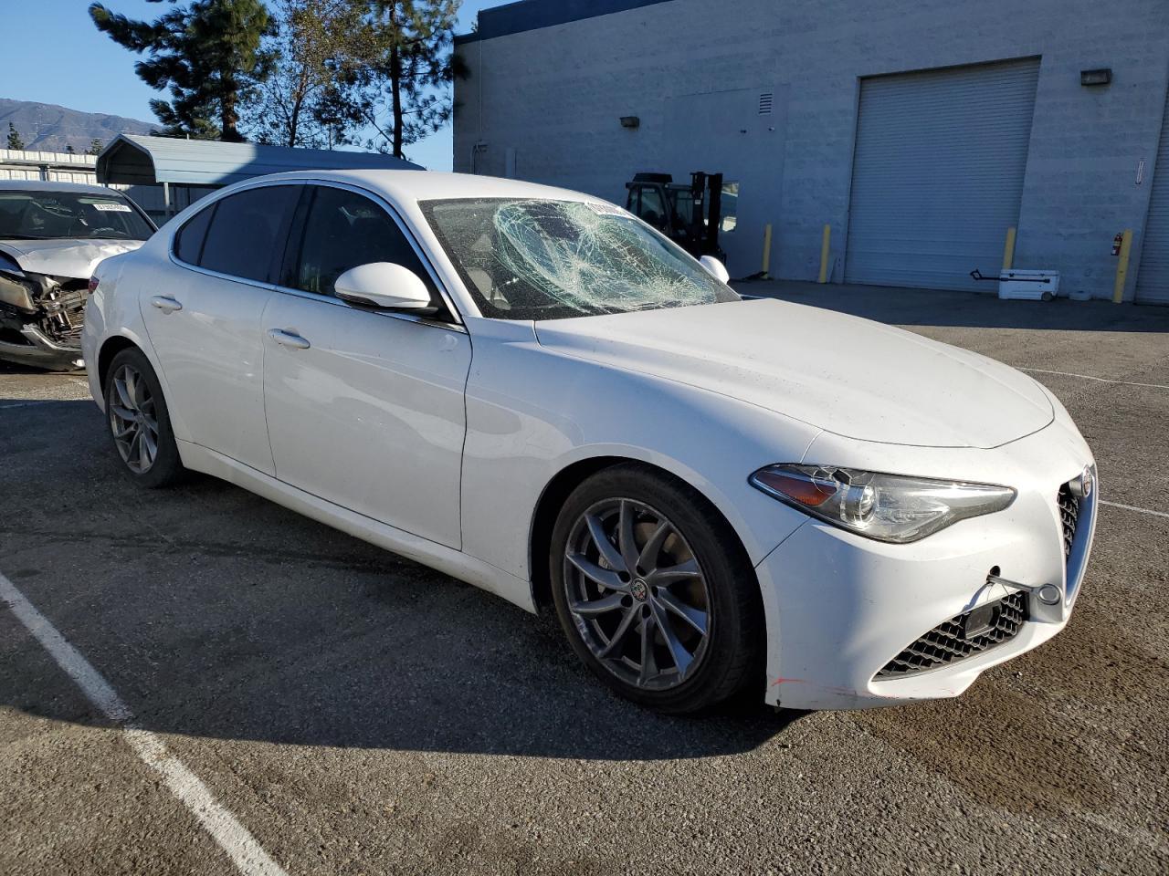 2017 ALFA ROMEO GIULIA - Фото 4