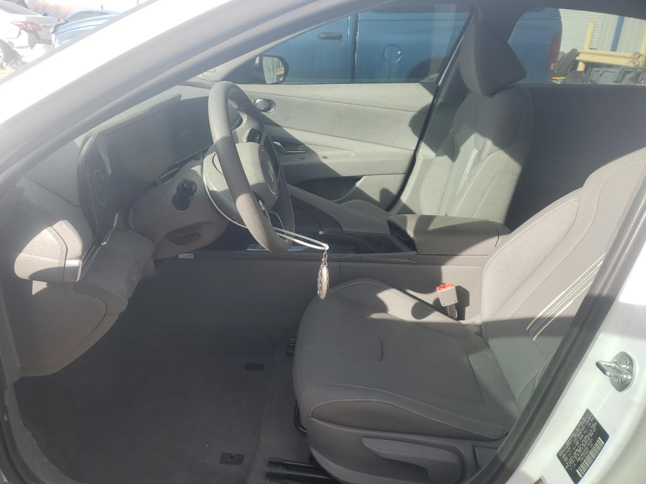2024 HYUNDAI ELANTRA SE - Фото 7