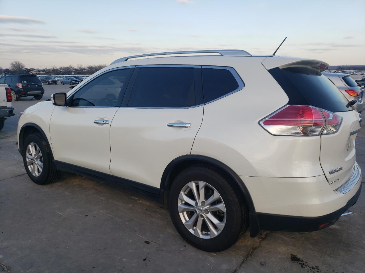 2016 NISSAN ROGUE S - Фото 2