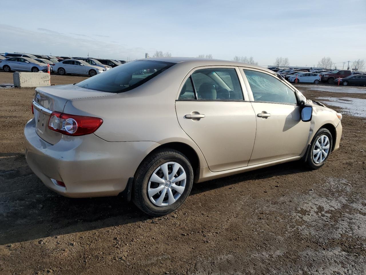 2013 TOYOTA COROLLA BA - Фото 3