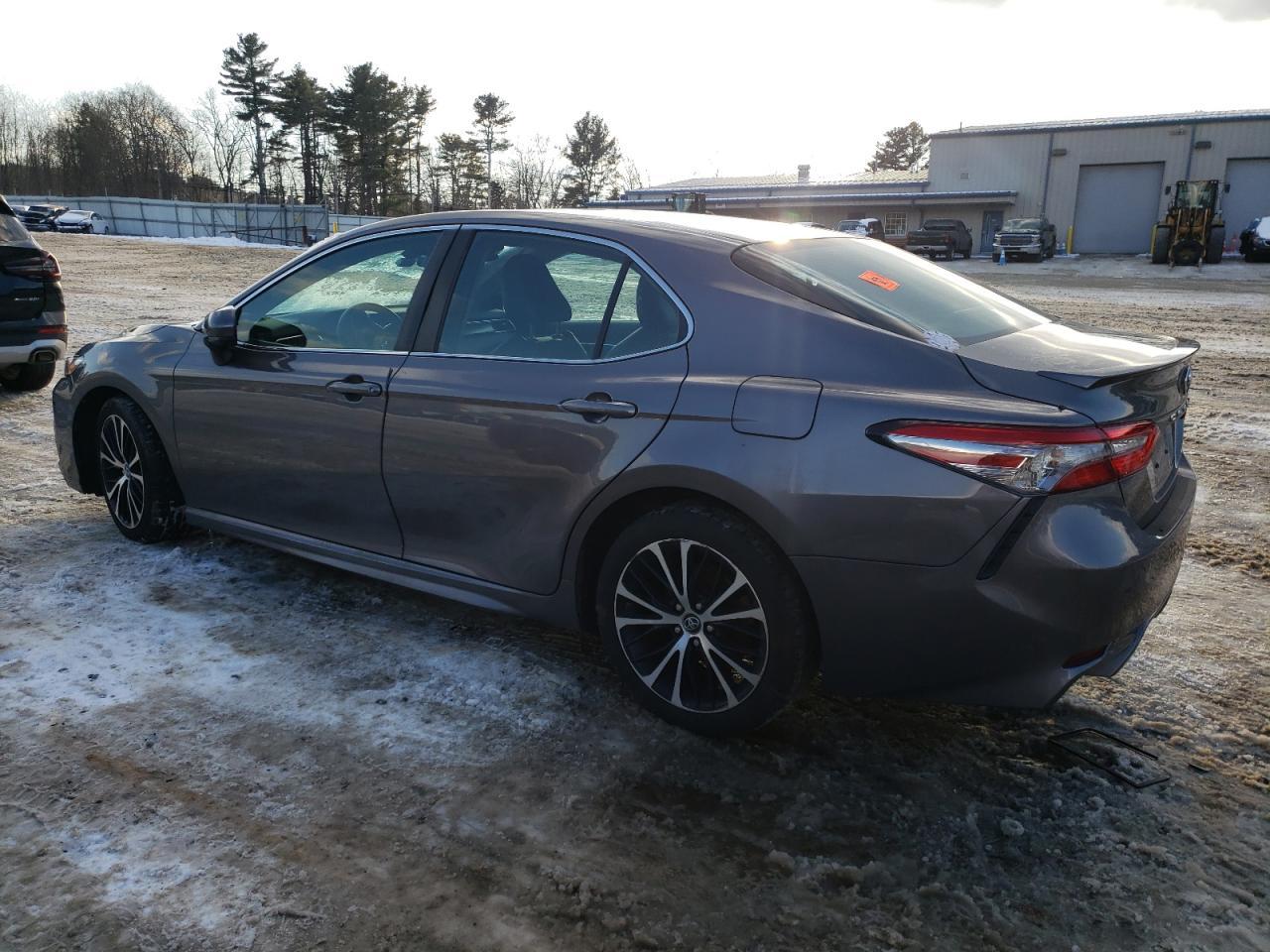 2018 TOYOTA CAMRY L - Фото 2