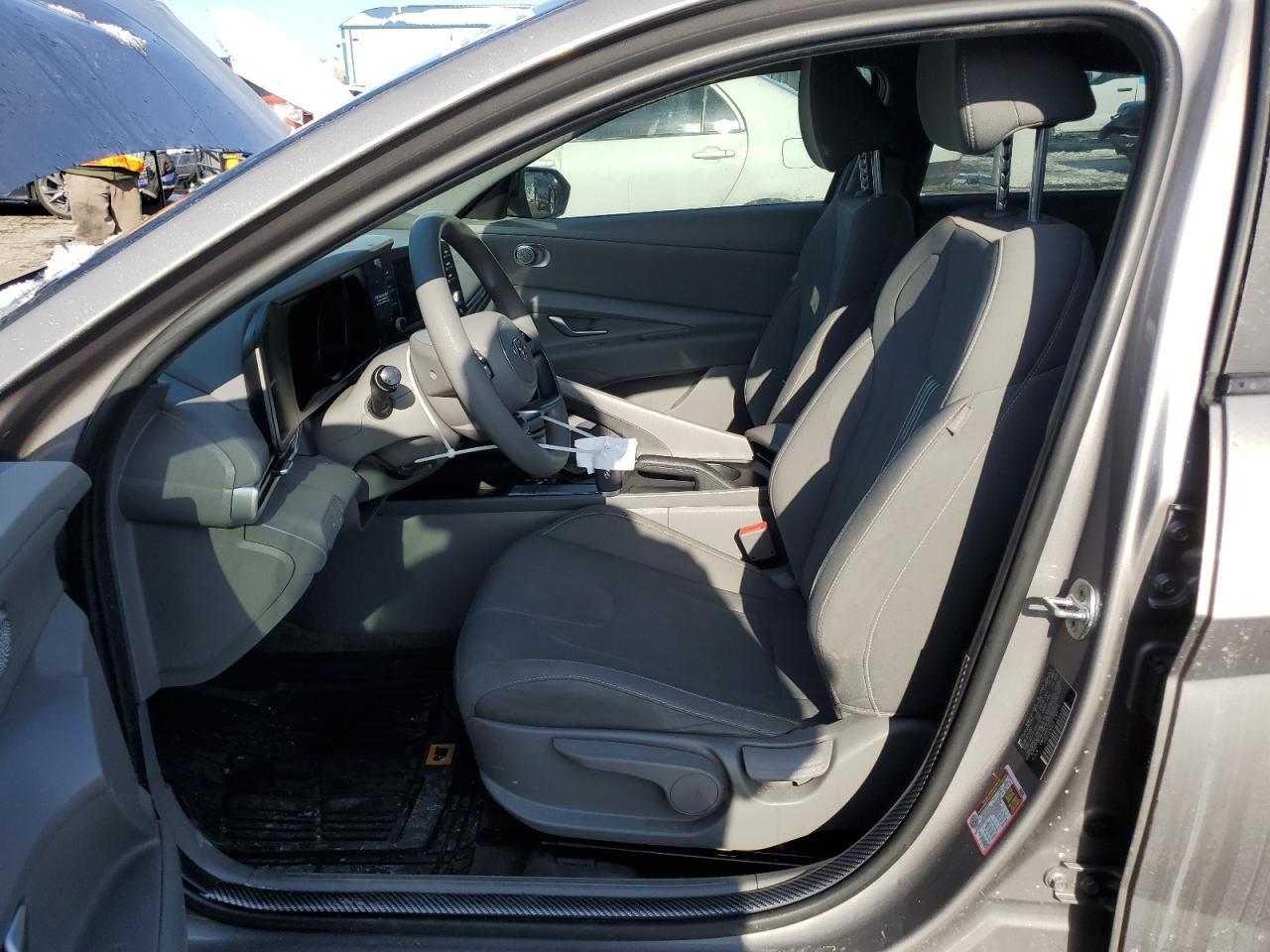 2023 HYUNDAI ELANTRA SE - Фото 7