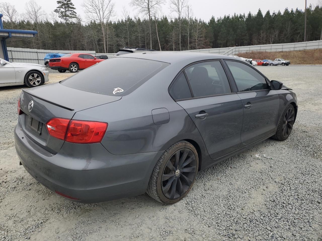 2013 VOLKSWAGEN JETTA BASE - Image 3