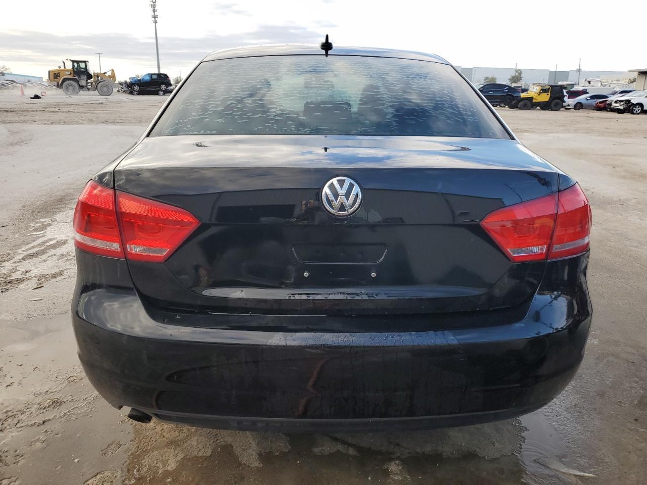 2015 VOLKSWAGEN PASSAT S - Image 6