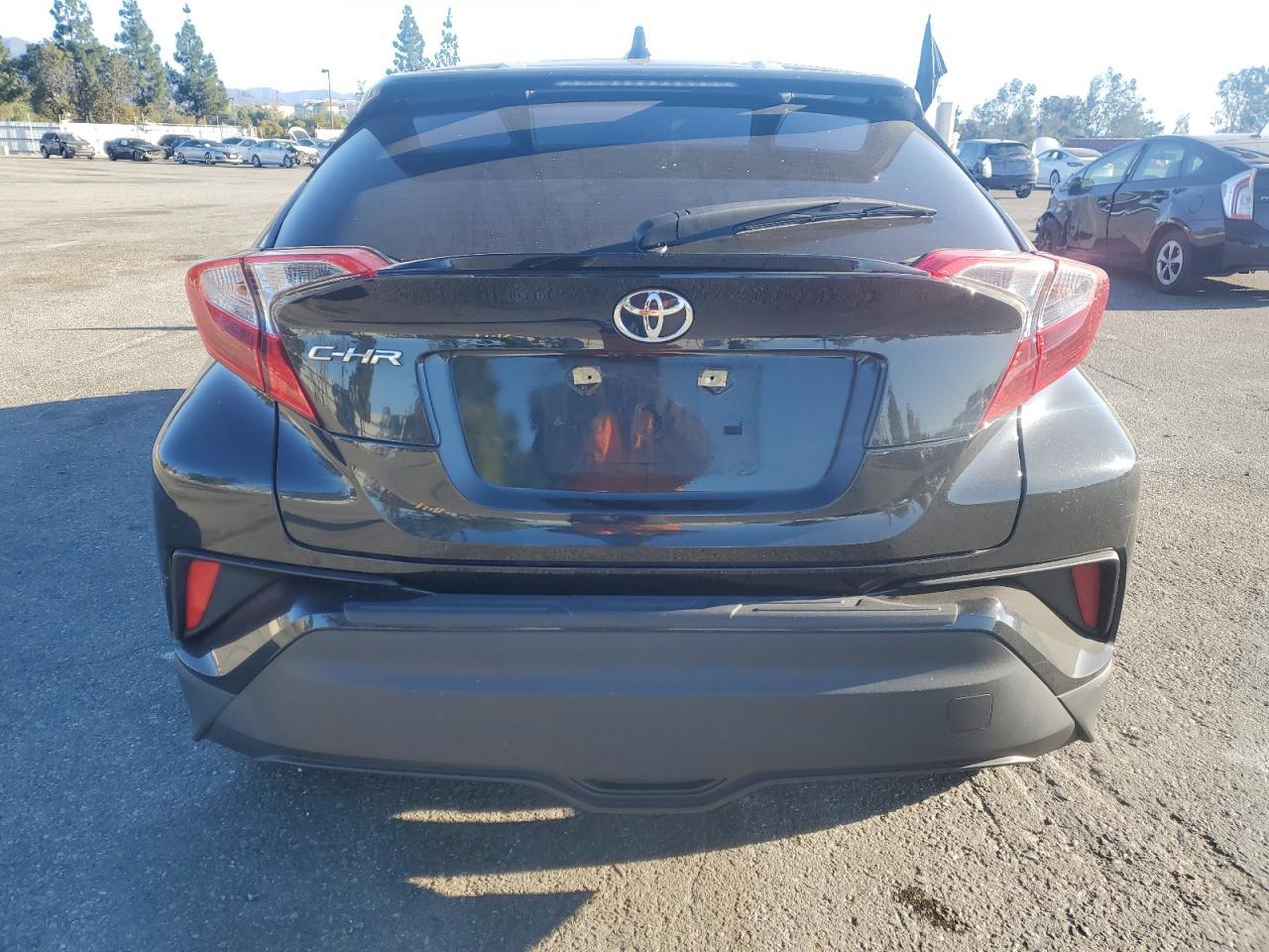 2021 TOYOTA C-HR XLE - Фото 6