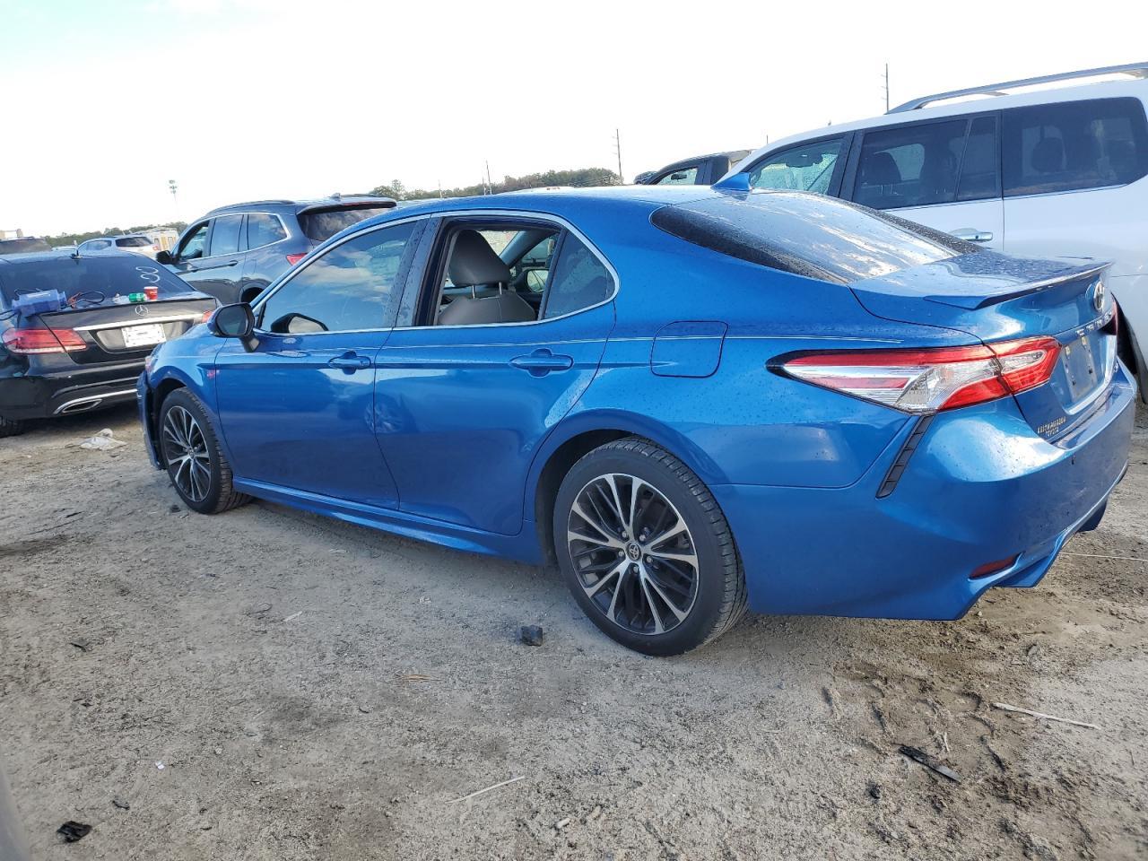 2020 TOYOTA CAMRY SE - Фото 2