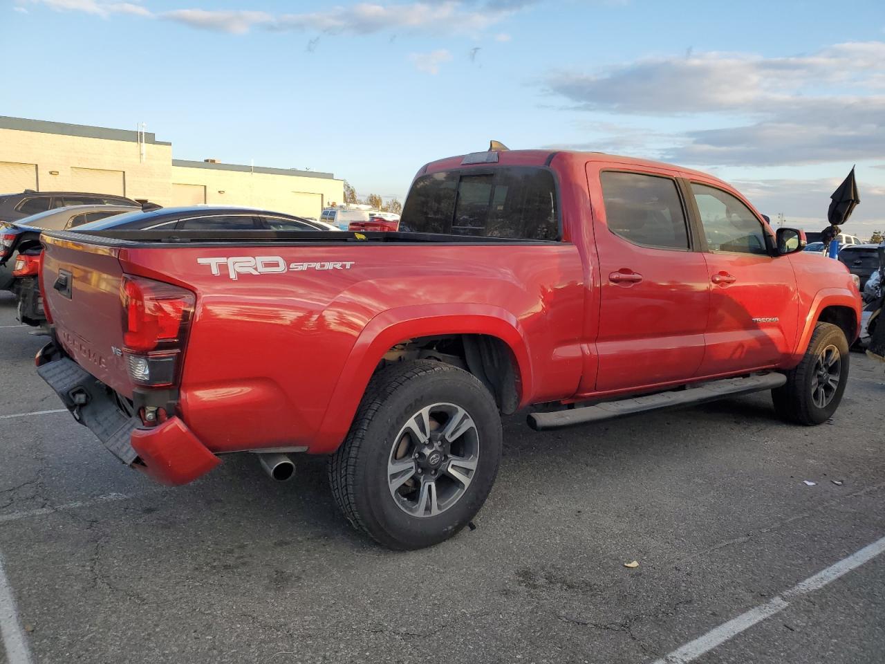 2019 TOYOTA TACOMA DOU - Фото 3