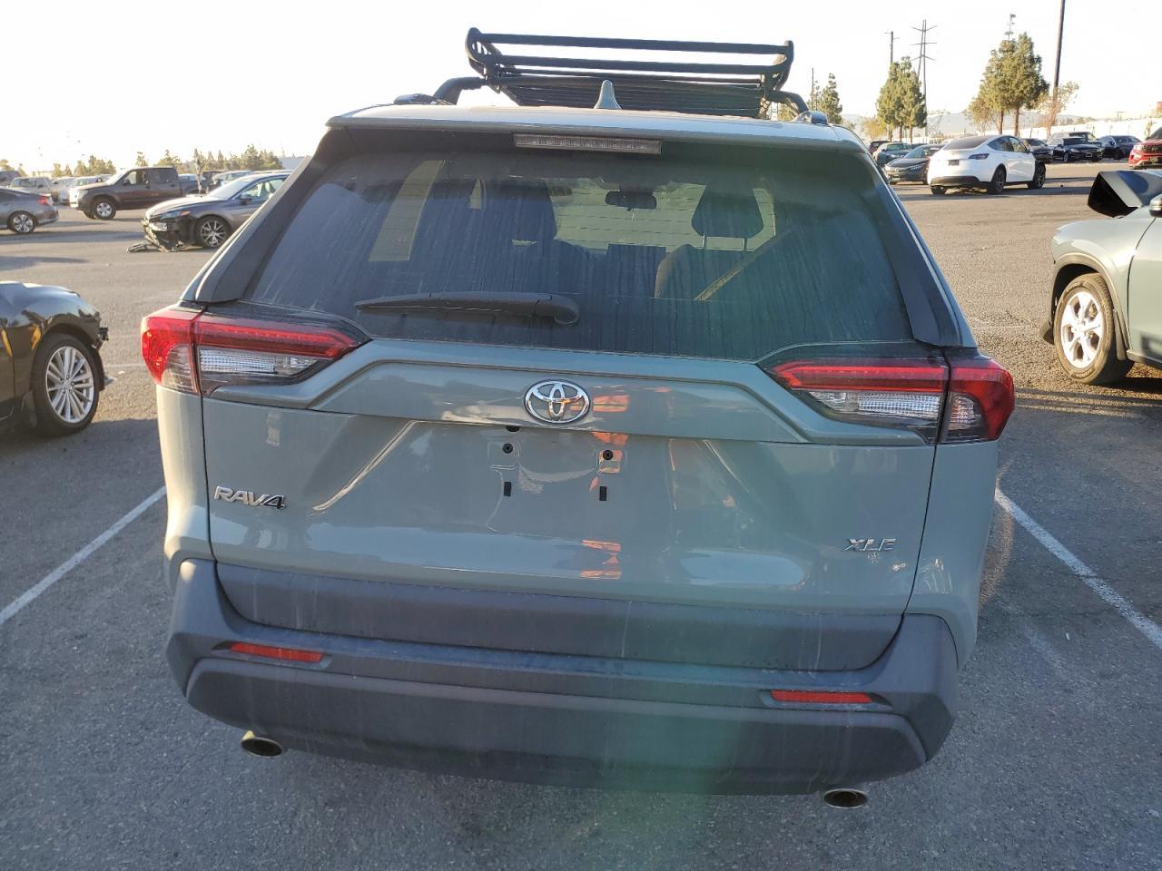 2020 TOYOTA RAV4 XLE - Фото 6