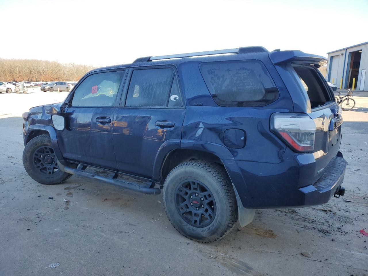 2020 TOYOTA 4RUNNER SR - Фото 2
