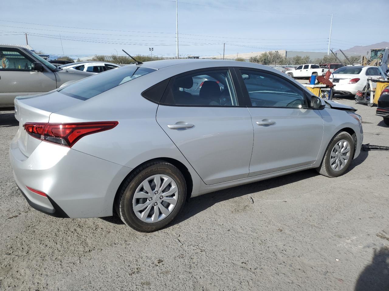 2019 HYUNDAI ACCENT SE - Фото 3