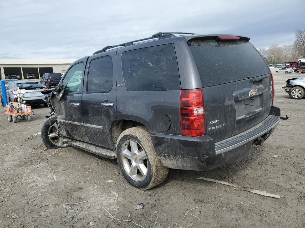 2011 CHEVROLET TAHOE K150 - Фото 2