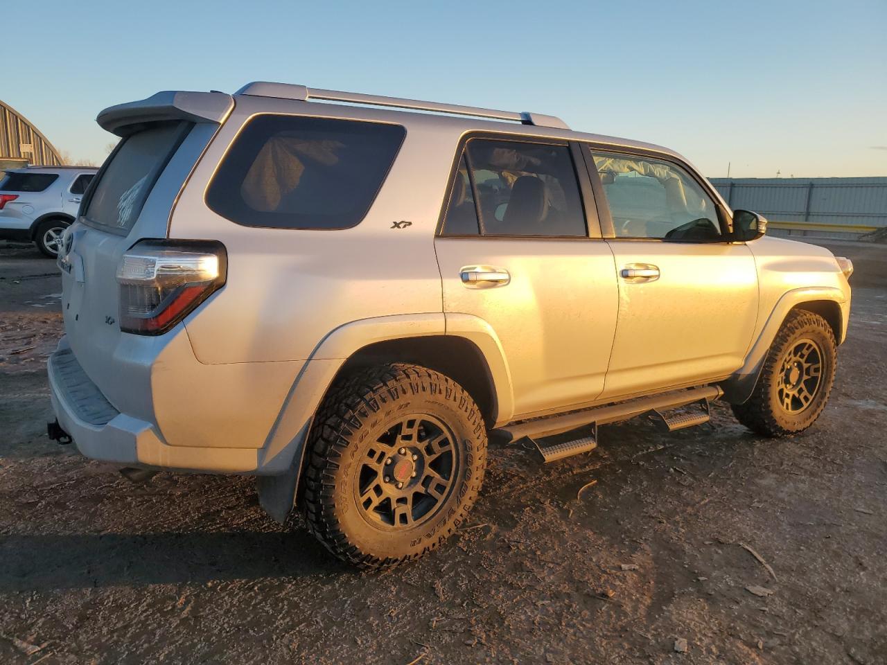 2018 TOYOTA 4RUNNER SR - Фото 3