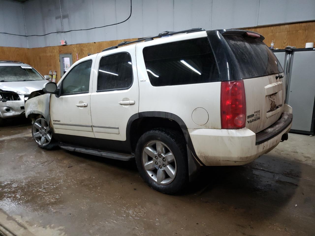 2012 GMC YUKON SLT - Image 2