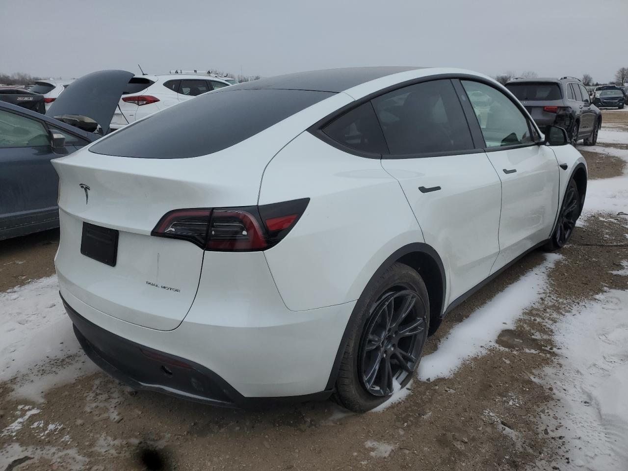2025 TESLA MODEL Y - Image 3