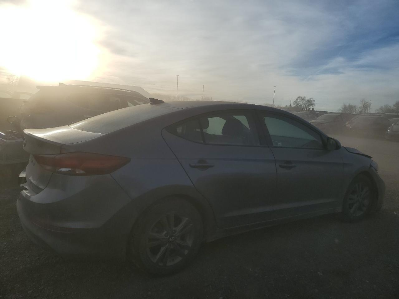 2018 HYUNDAI ELANTRA SE - Фото 3