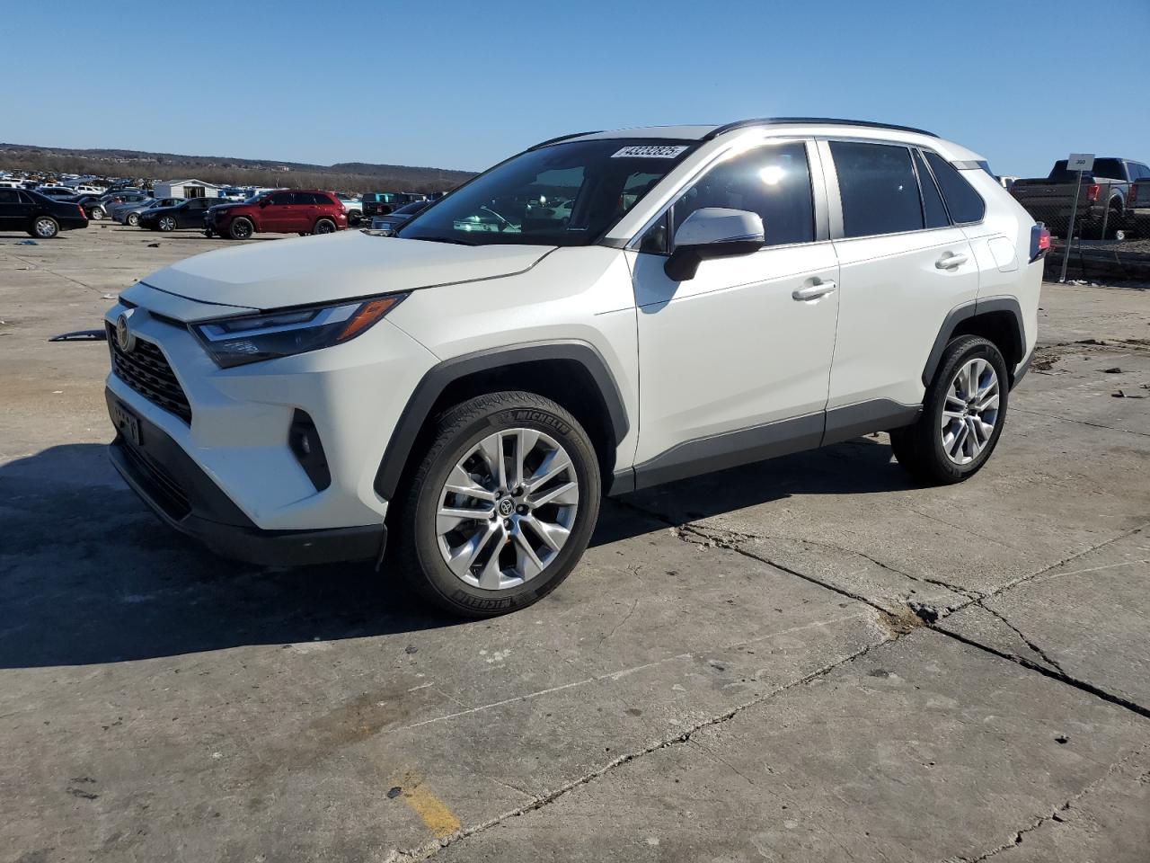 2022 TOYOTA RAV4 XLE P