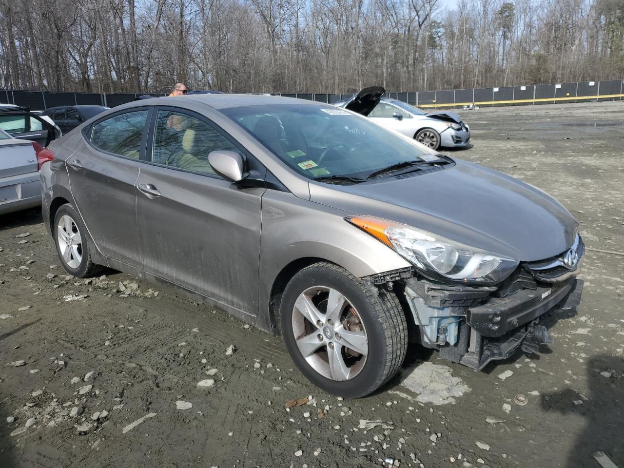 2013 HYUNDAI ELANTRA GL - Image 4