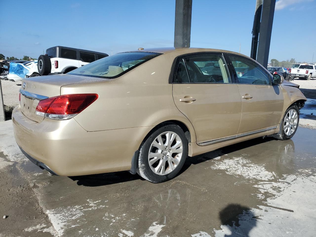 2011 TOYOTA AVALON BAS - Image 3