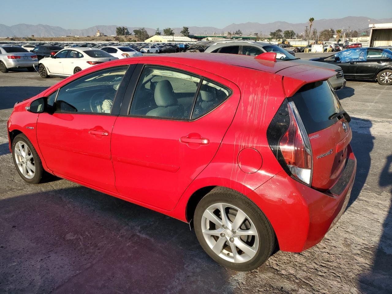 2016 TOYOTA PRIUS C - Image 2
