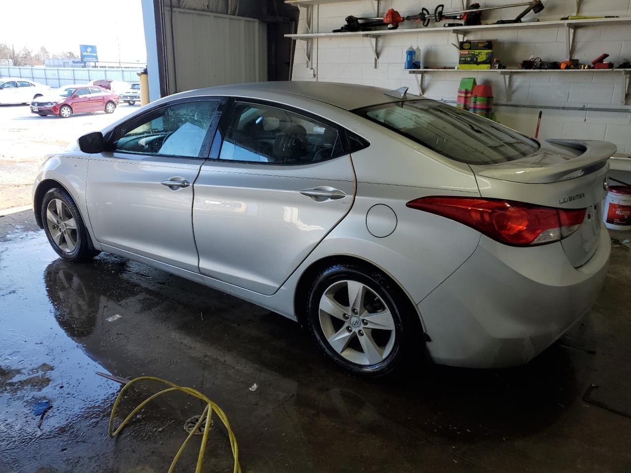 2013 HYUNDAI ELANTRA GL - Image 2