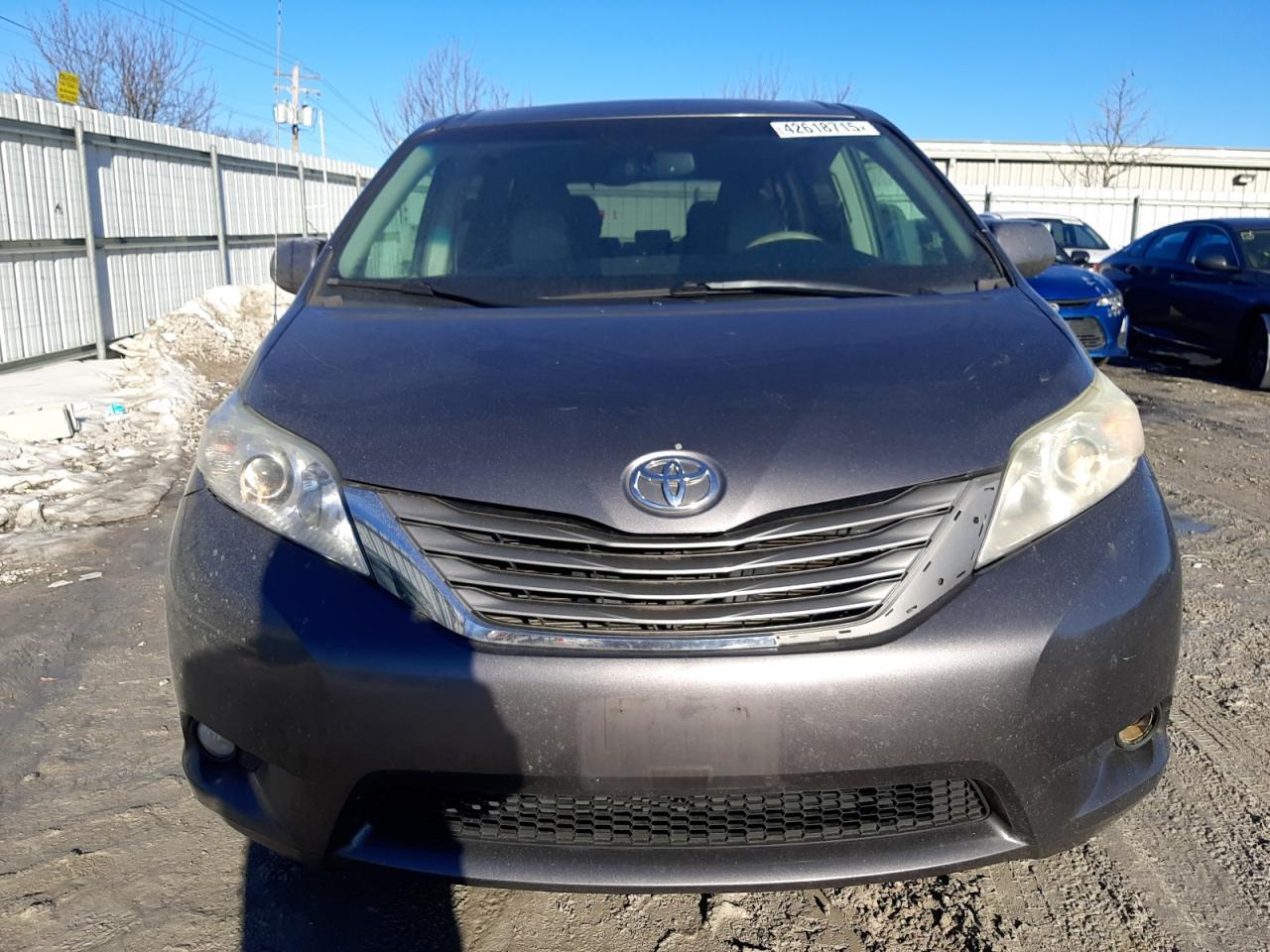 2011 TOYOTA SIENNA XLE - Image 5
