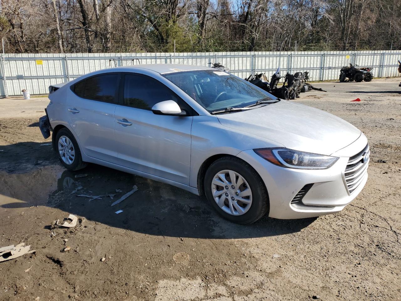 2018 HYUNDAI ELANTRA SE - Image 4