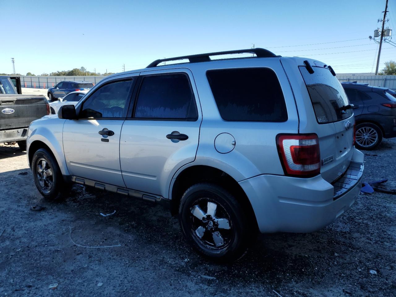 2012 FORD ESCAPE XLT - Image 2