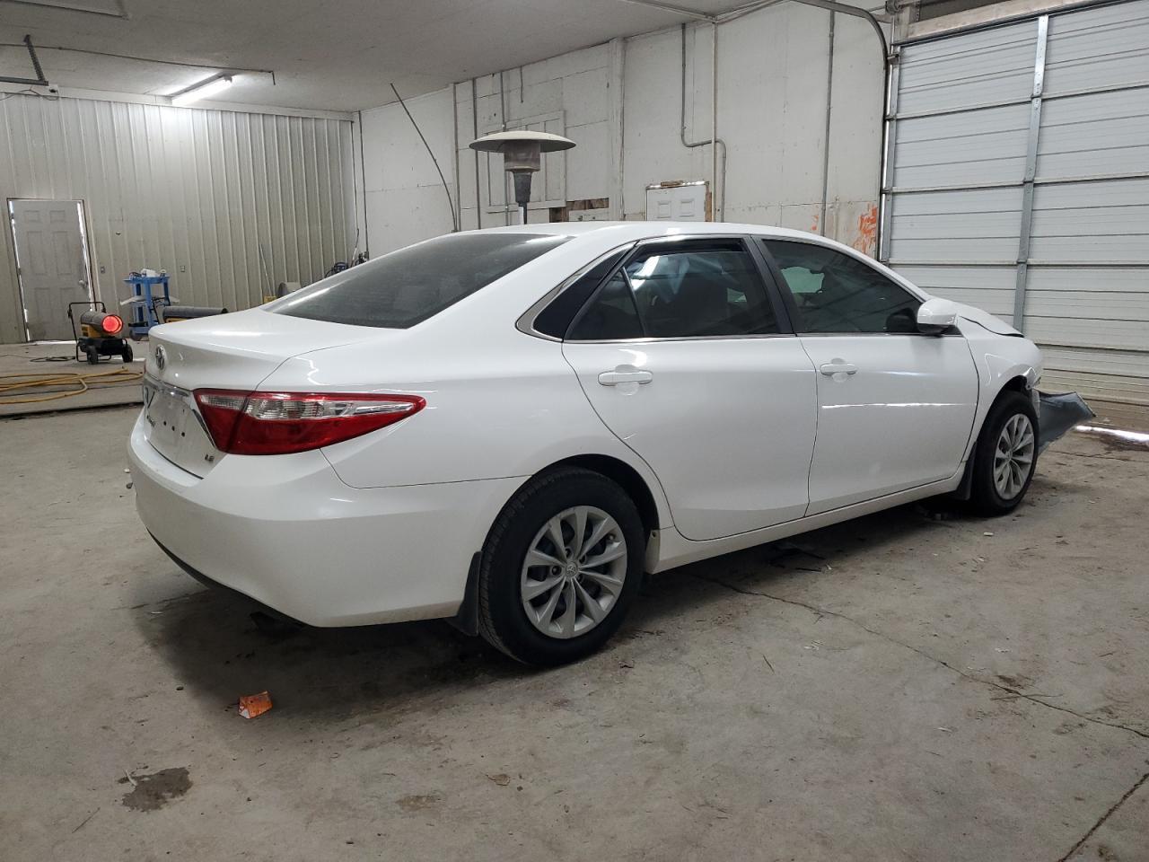2017 TOYOTA CAMRY LE - Фото 3