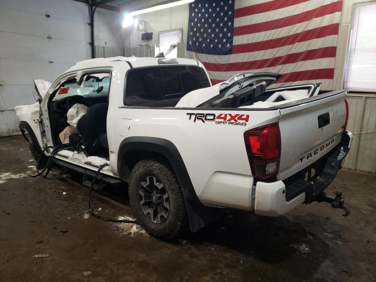 2019 TOYOTA TACOMA DOU - Фото 2