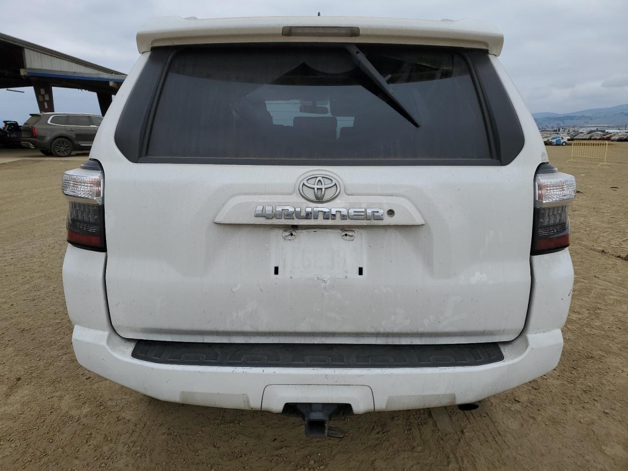 2017 TOYOTA 4RUNNER SR - Фото 6