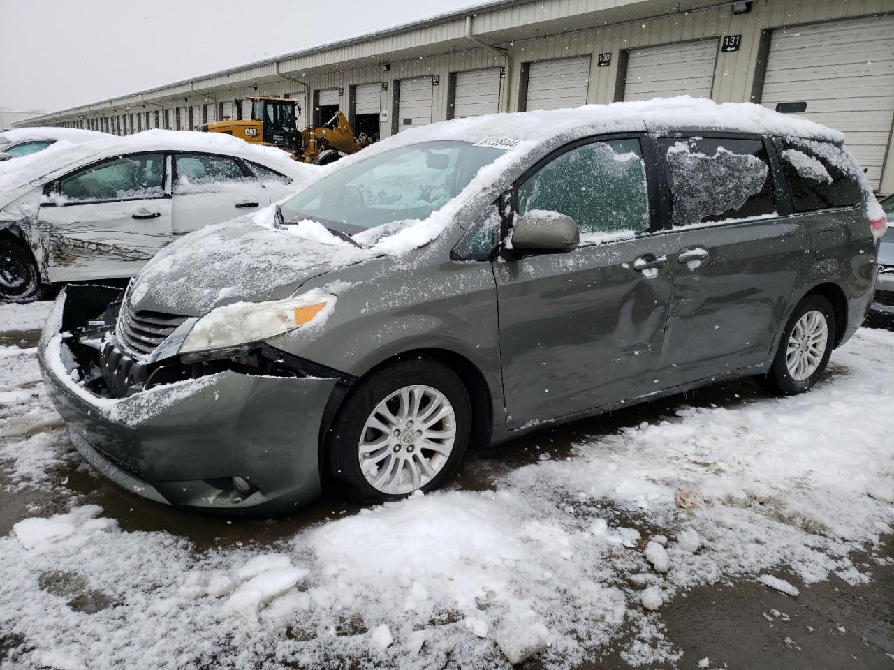 2011 TOYOTA SIENNA XLE