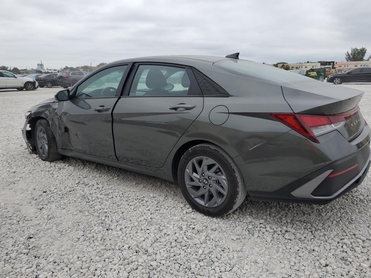 2024 HYUNDAI ELANTRA SE - Фото 2