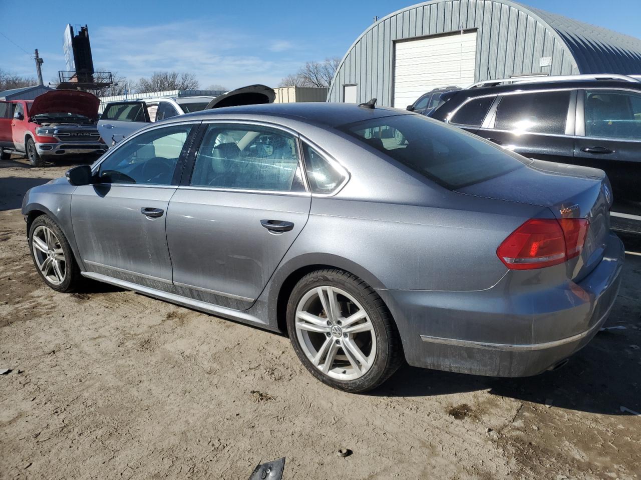 2015 VOLKSWAGEN PASSAT SE - Фото 2