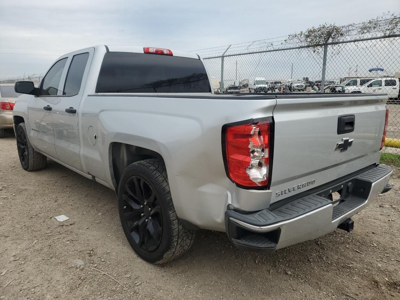 2017 CHEVROLET SILVERADO - Image 2