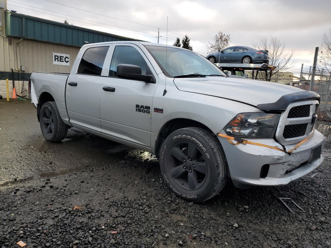 2018 RAM 1500 ST - Image 4