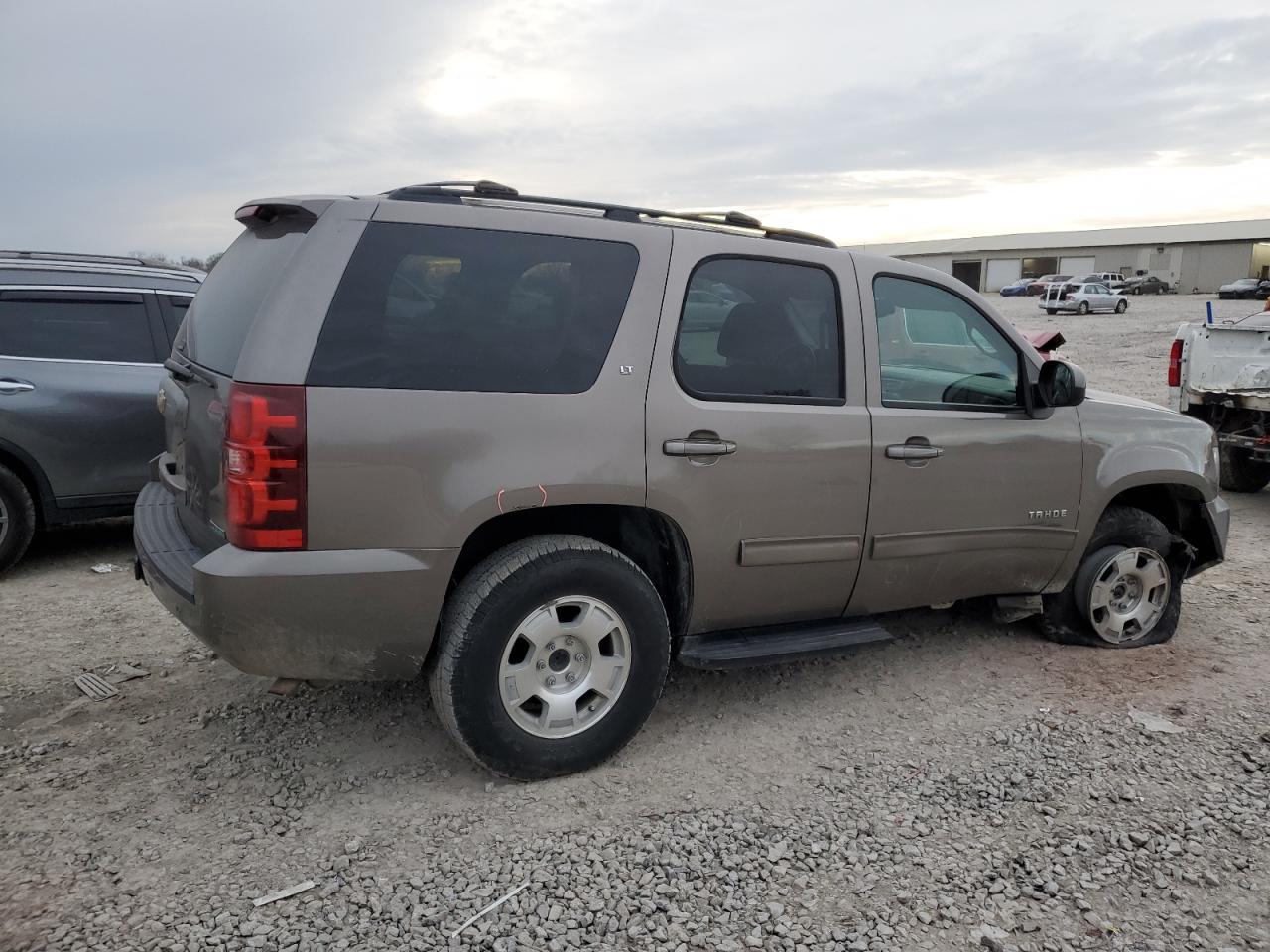 2011 CHEVROLET TAHOE K150 - Фото 3