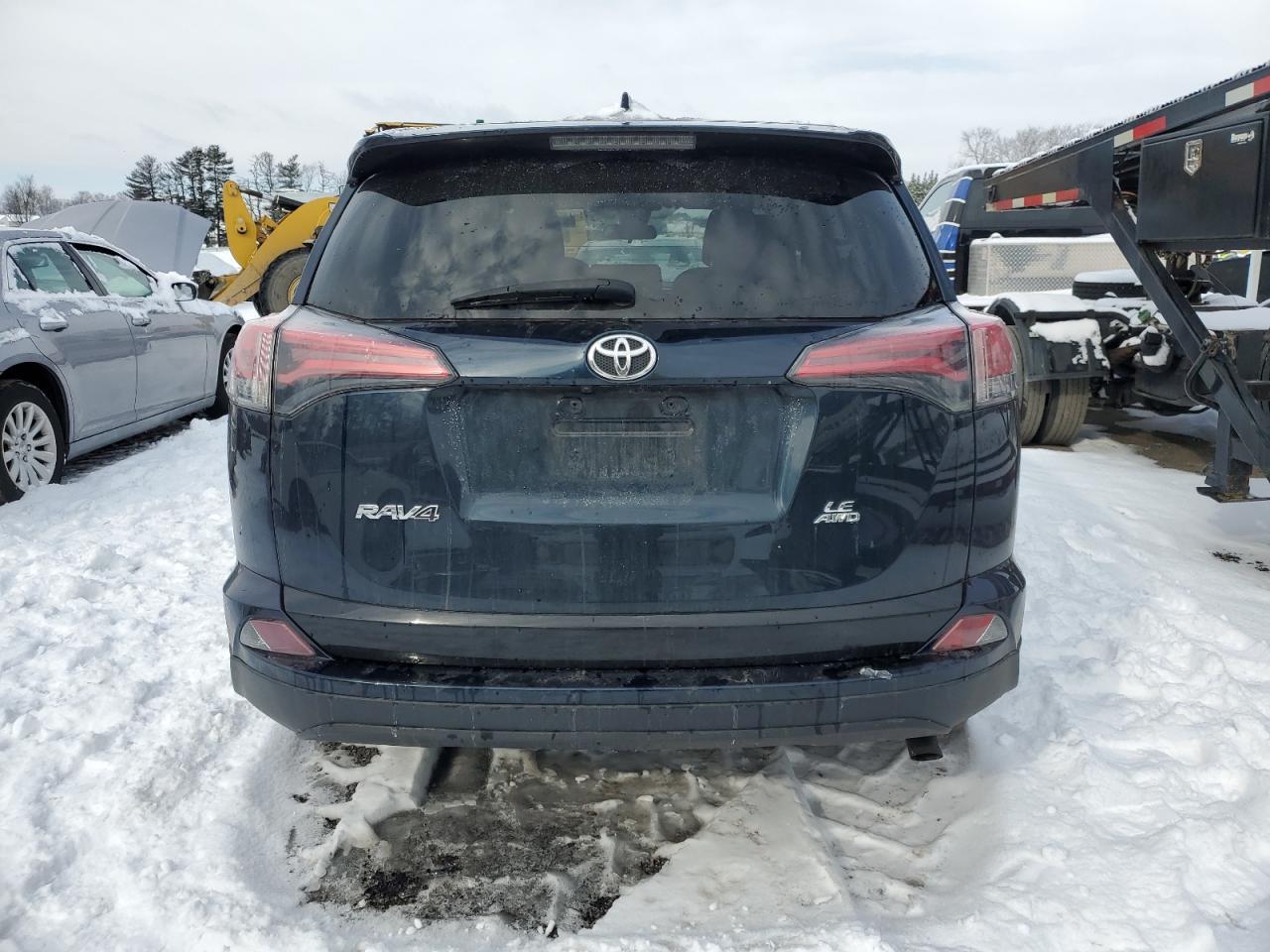 2018 TOYOTA RAV4 LE - Фото 6