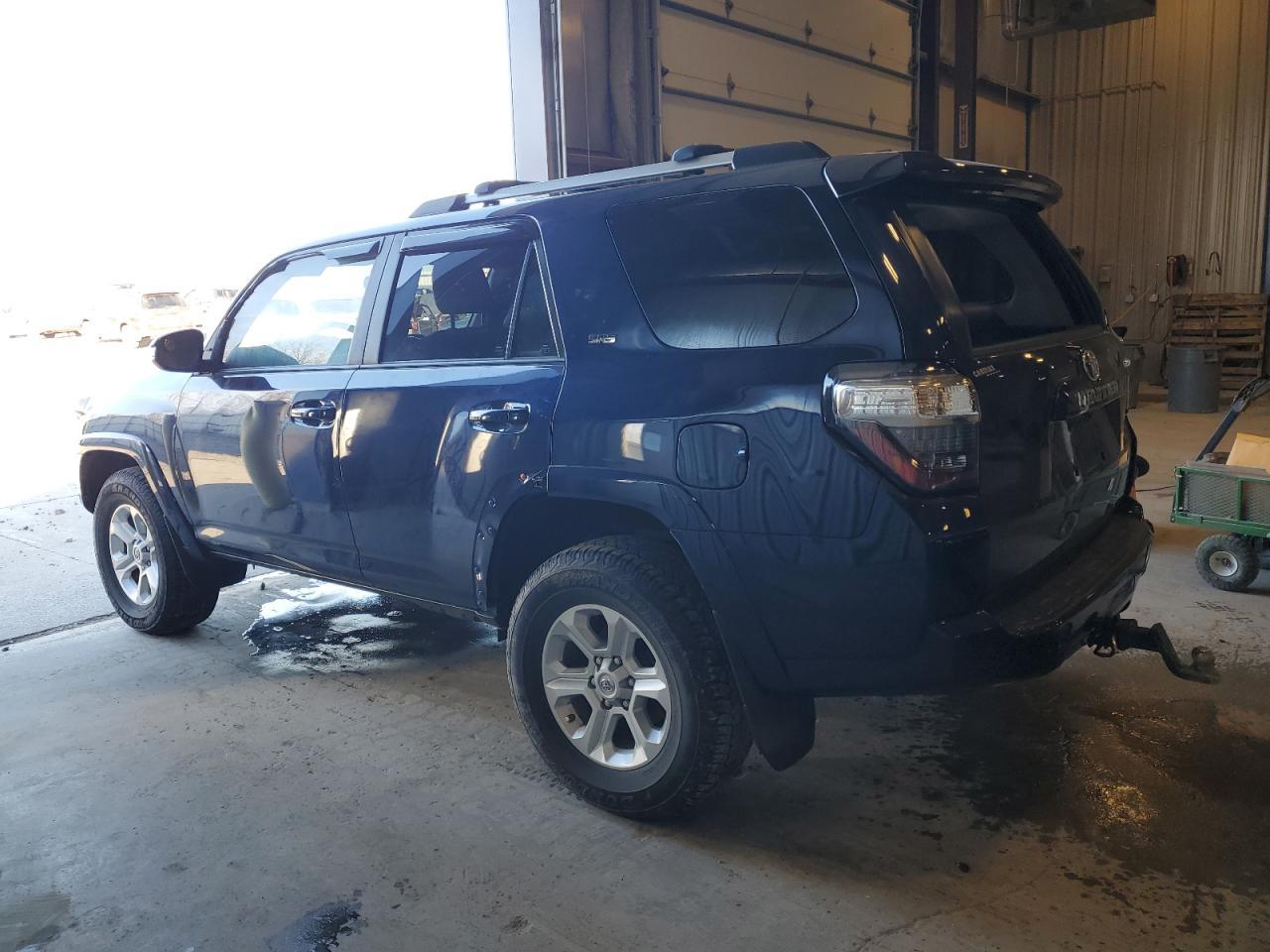2019 TOYOTA 4RUNNER SR - Image 2