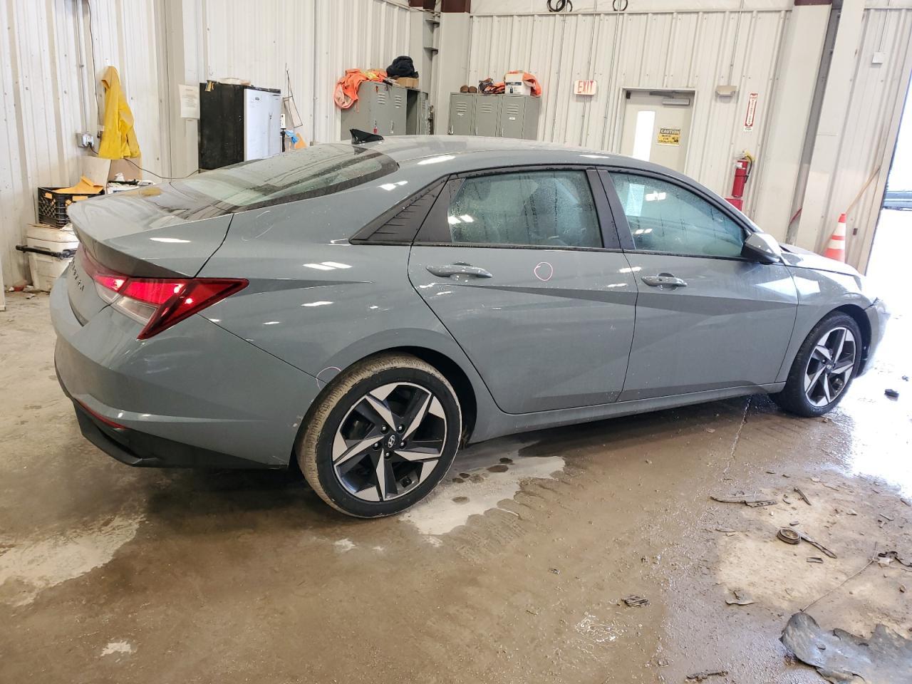 2023 HYUNDAI ELANTRA SE - Фото 3