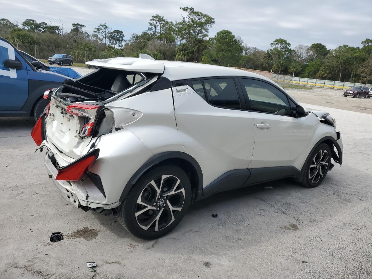 2019 TOYOTA C-HR XLE - Фото 3