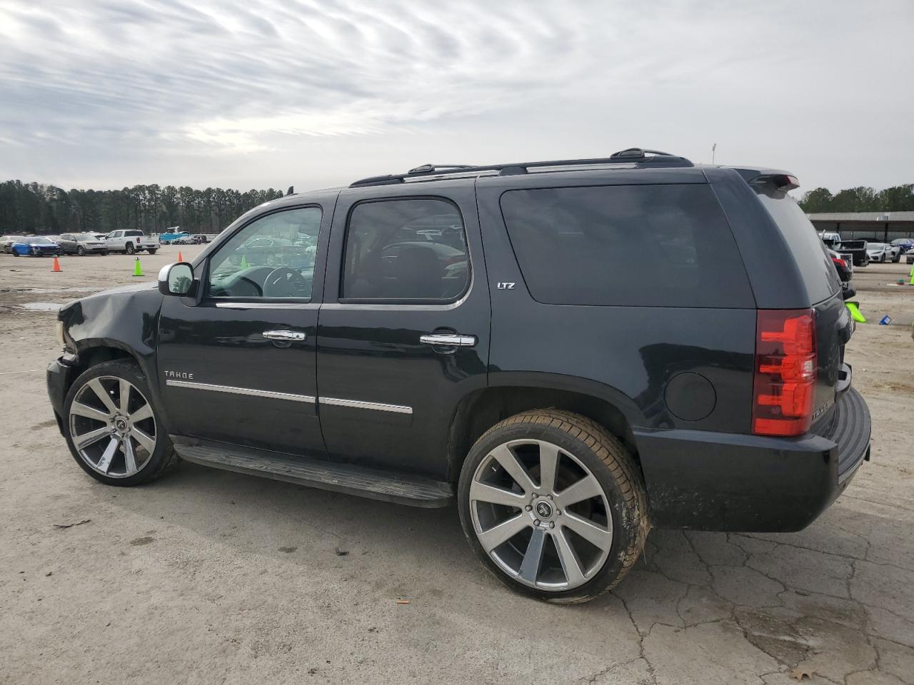 2011 CHEVROLET TAHOE K150 - Image 2