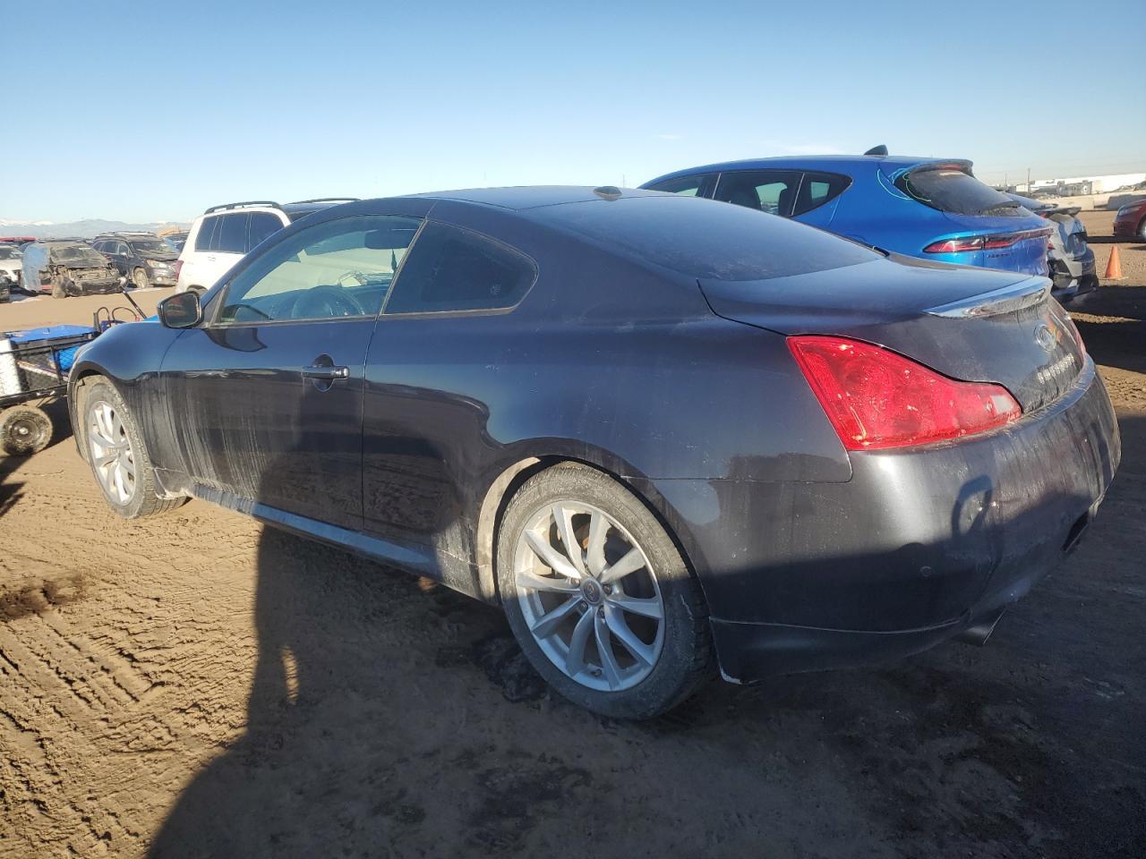 2011 INFINITI G37 - Фото 2