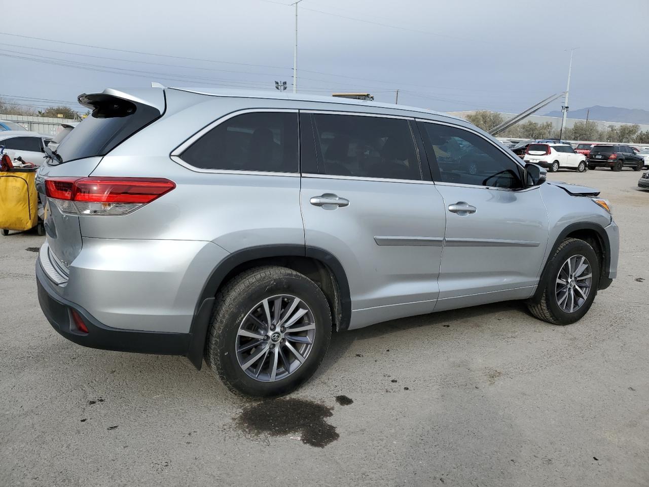 2018 TOYOTA HIGHLANDER - Фото 3