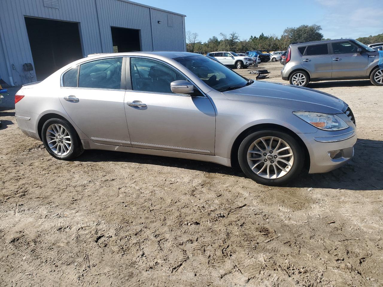 2011 HYUNDAI GENESIS 3. - Image 4