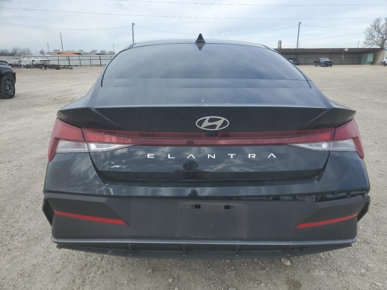 2024 HYUNDAI ELANTRA SE - Фото 6